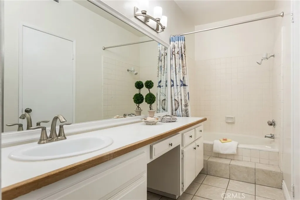 2542 W Macarthur Boulevard 143, Santa Ana, California 92704 home-pic-33