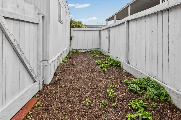 Private fenced yard, perfect for a pet!