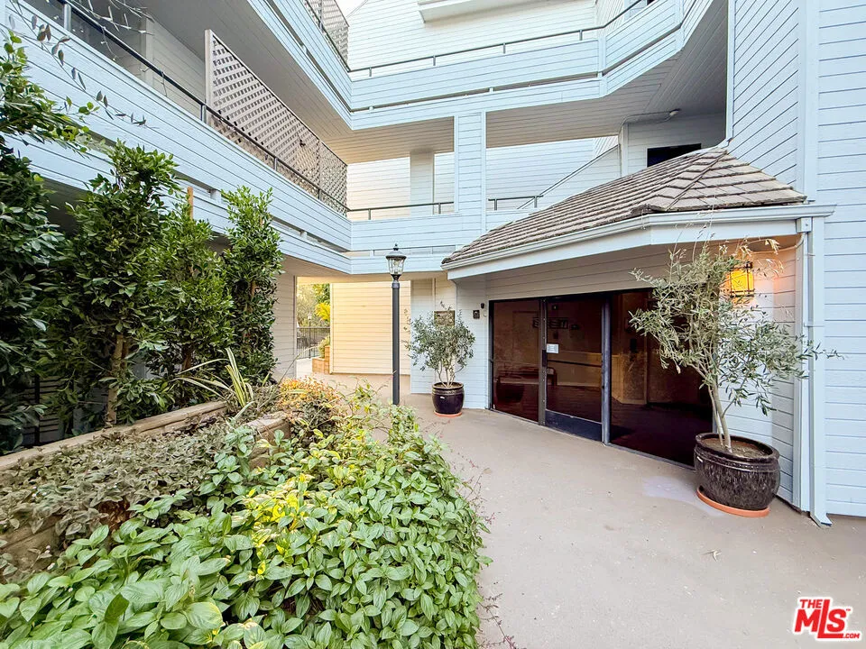 13331 Moorpark Street 233, Sherman Oaks, California 91423 home-pic-25