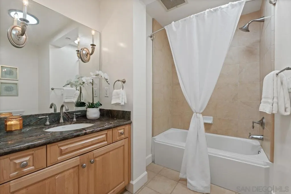 1040 Genter St 103, La Jolla, California 92037 home-pic-33