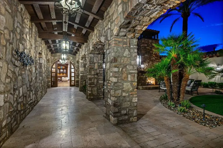 24-web-or-mls-BA_CanyonView_1125_OPMG_02