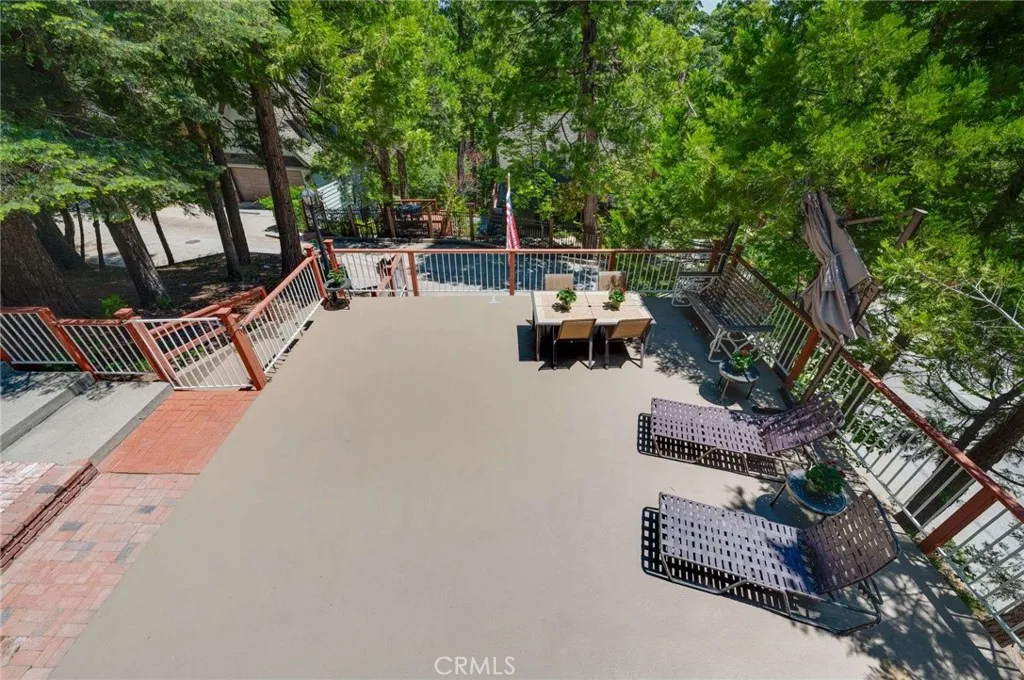 395 Primrose Circle 1-2, Lake Arrowhead, California 92352 home-pic-5