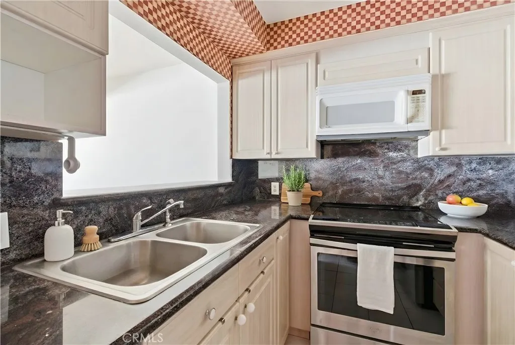 4700 Natick Avenue 315, Sherman Oaks, California 91403 home-pic-6