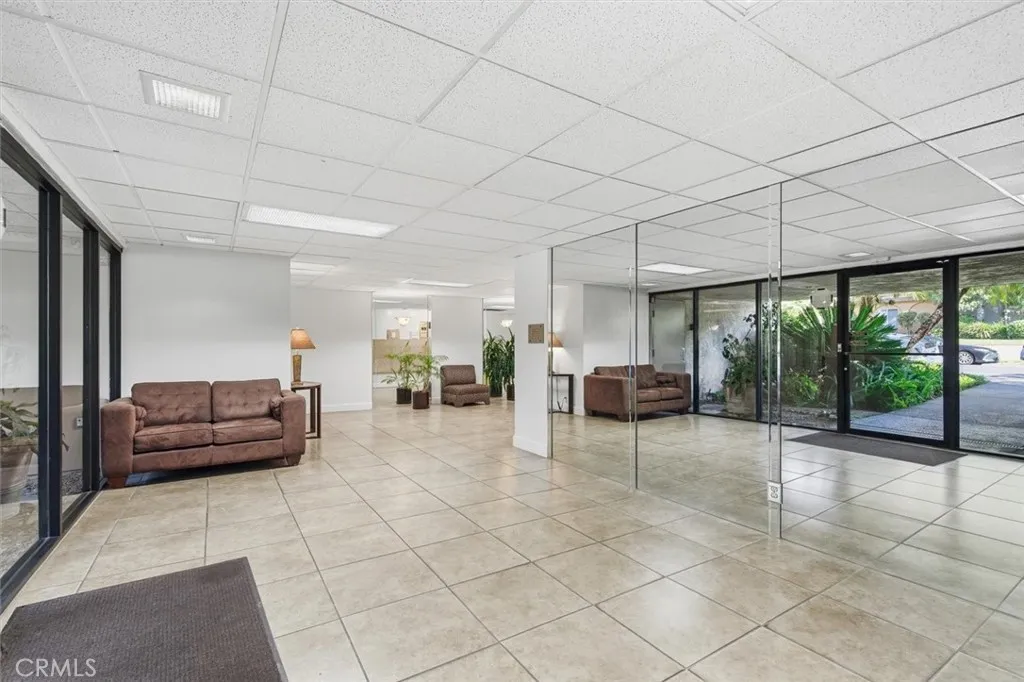 4700 Natick Avenue 315, Sherman Oaks, California 91403 home-pic-11