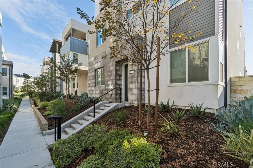 27237 Bush Mallow Court, Valencia, California 91381 home-pic-2