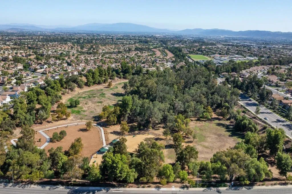 23600 Desert Oak Ln, Murrieta, California 92562 home-pic-38