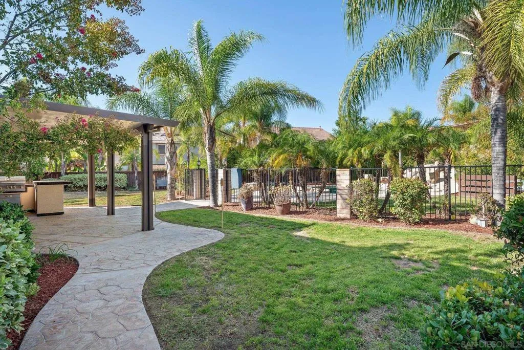 23600 Desert Oak Ln, Murrieta, California 92562 home-pic-3