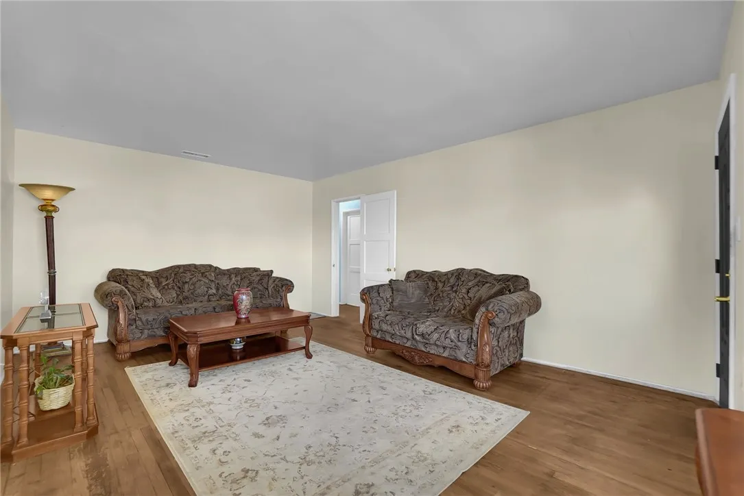 3336 W 118th, Inglewood, California 90303 home-pic-2