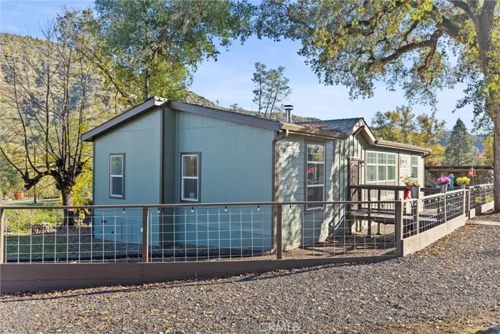 Very Well-Maintained House & Grounds