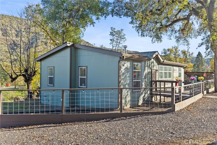Very Well-Maintained House & Grounds