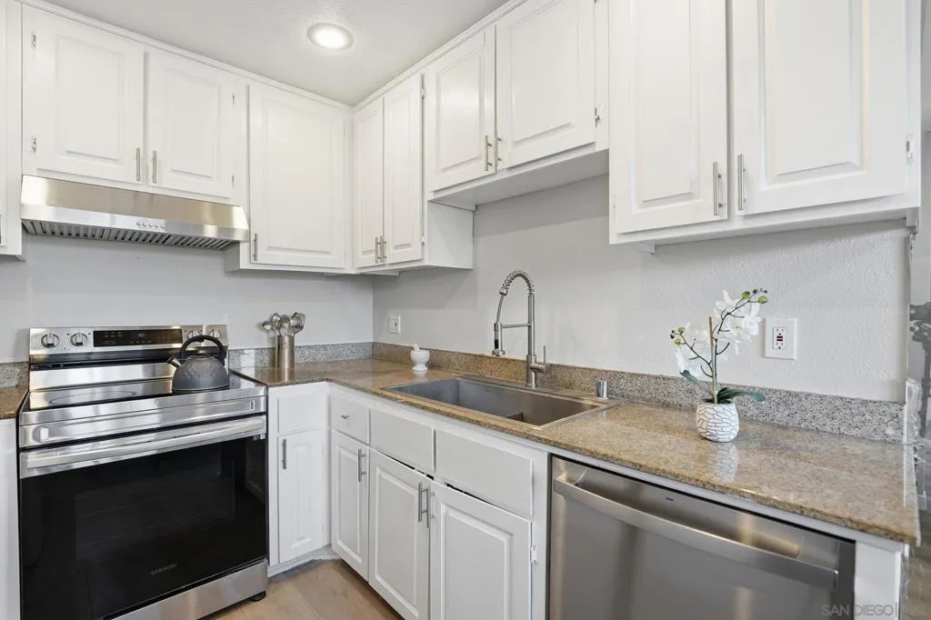 3557 Kenora Dr  home-pic-4