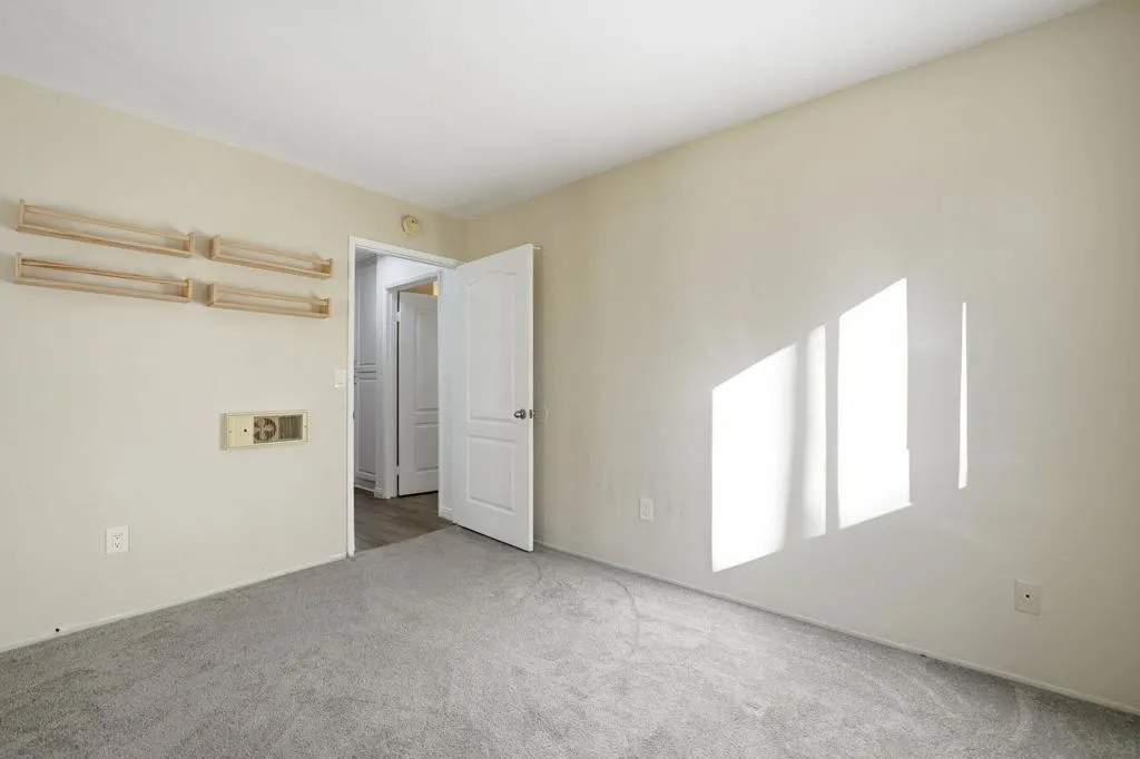 3557 Kenora Dr  home-pic-10