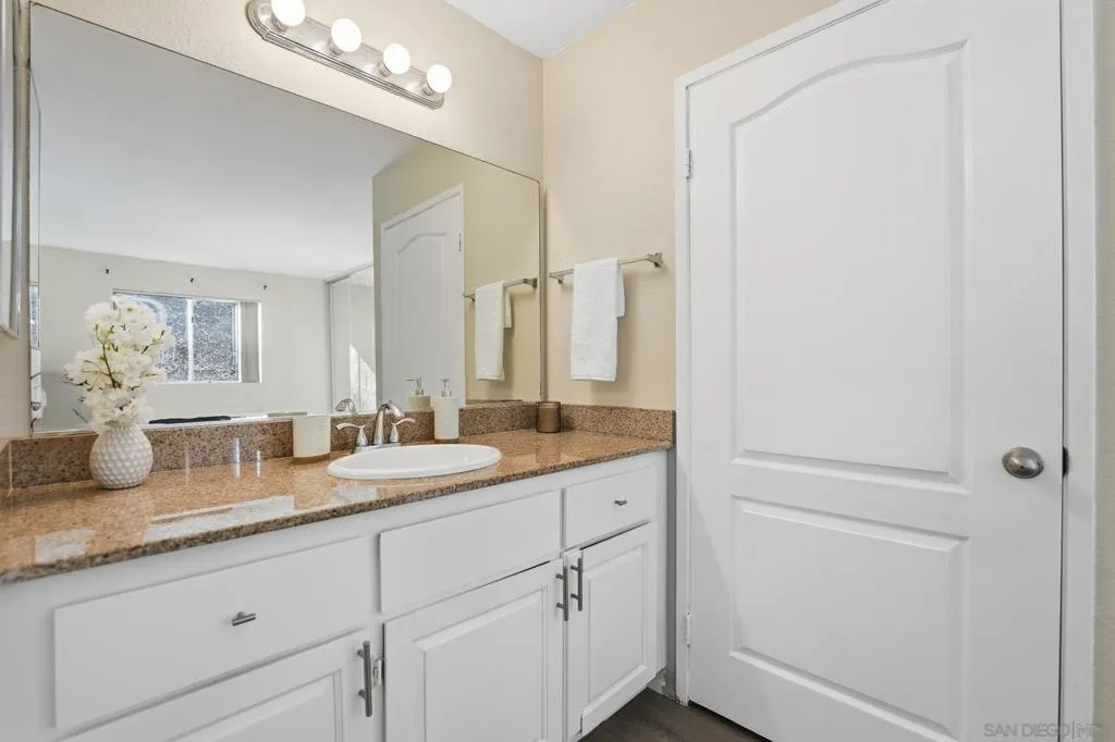 3557 Kenora Dr  home-pic-14