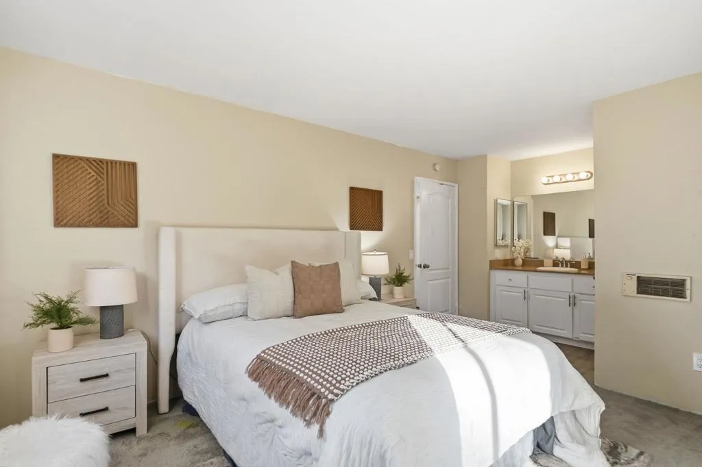 3557 Kenora Dr  home-pic-12