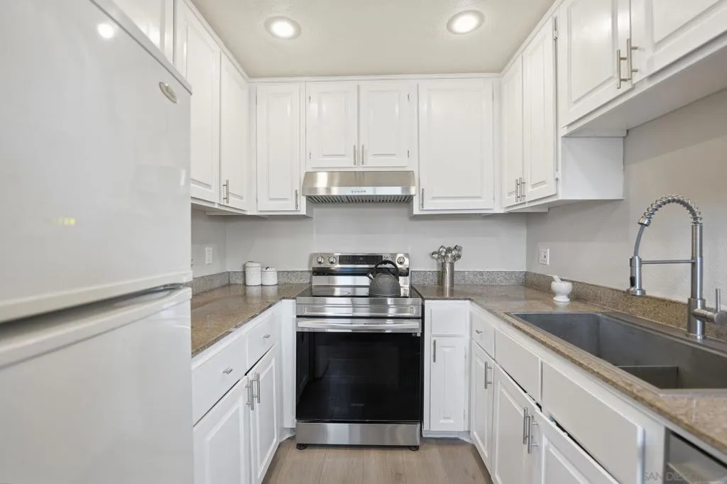 3557 Kenora Dr  home-pic-3