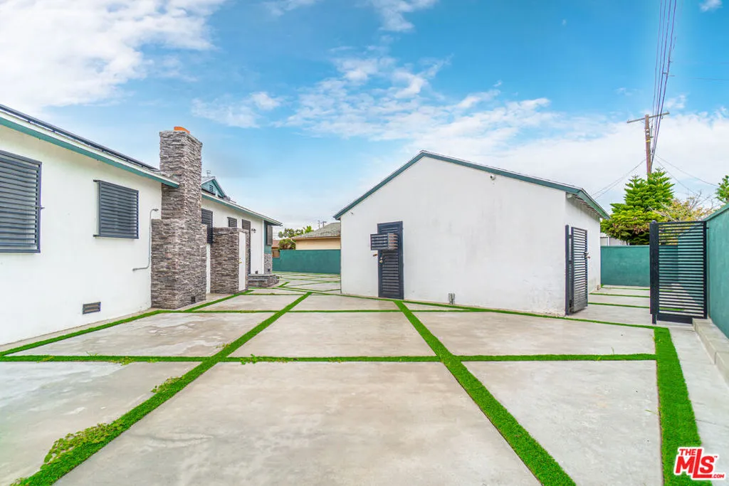2932 W 129th Street, Gardena, California 90249 home-pic-24