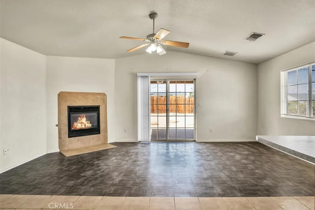 5564 Mariposa, 29 Palms, California 92277 home-pic-4