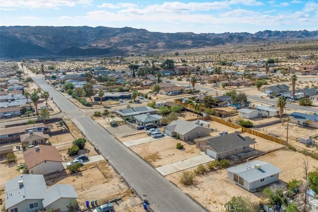 5564 Mariposa, 29 Palms, California 92277 home-pic-27