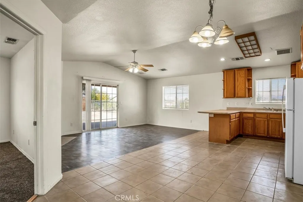 5564 Mariposa, 29 Palms, California 92277 home-pic-3