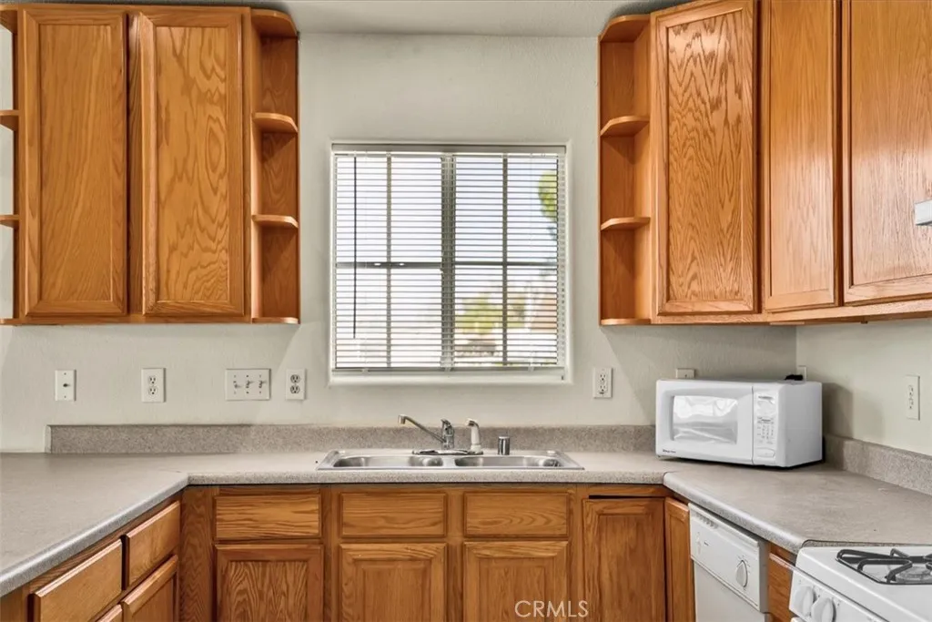 5564 Mariposa, 29 Palms, California 92277 home-pic-8