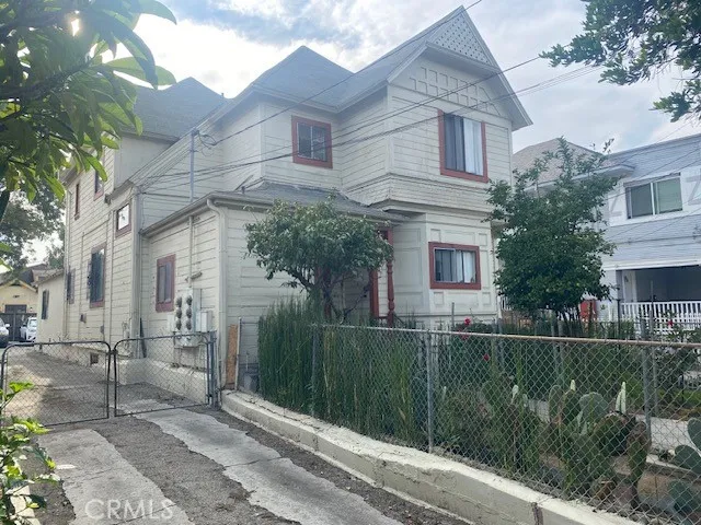 1850 W 11th, Los Angeles, California 90006