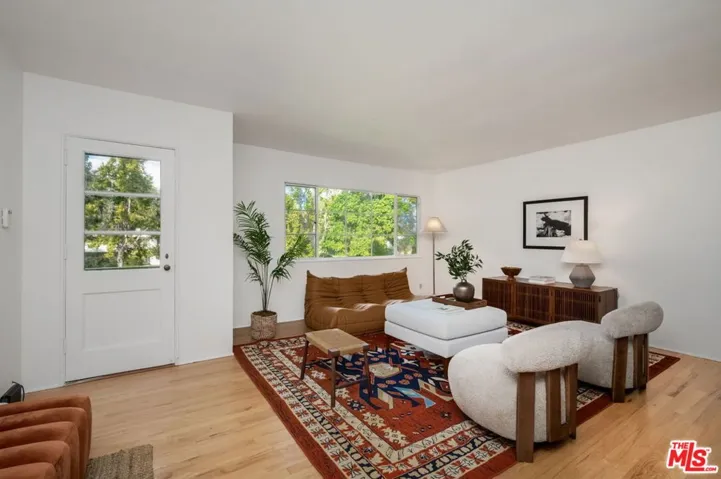 5172 1/2 Village, Los Angeles, California 90016