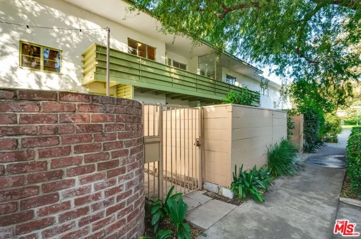 5172 1/2 Village, Los Angeles, California 90016