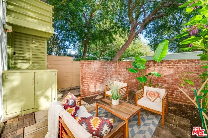 5172 1/2 Village, Los Angeles, California 90016