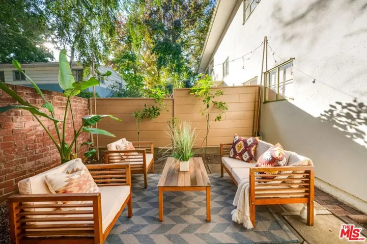 5172 1/2 Village, Los Angeles, California 90016