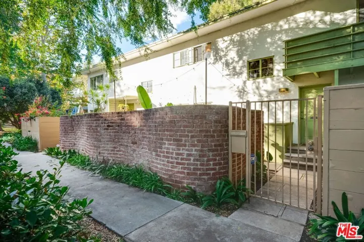 5172 1/2 Village, Los Angeles, California 90016