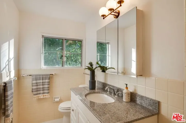 5172 1/2 Village, Los Angeles, California 90016
