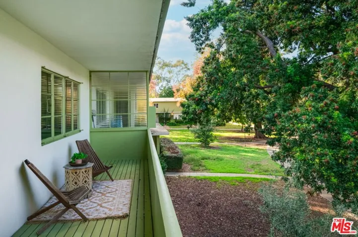 5172 1/2 Village, Los Angeles, California 90016