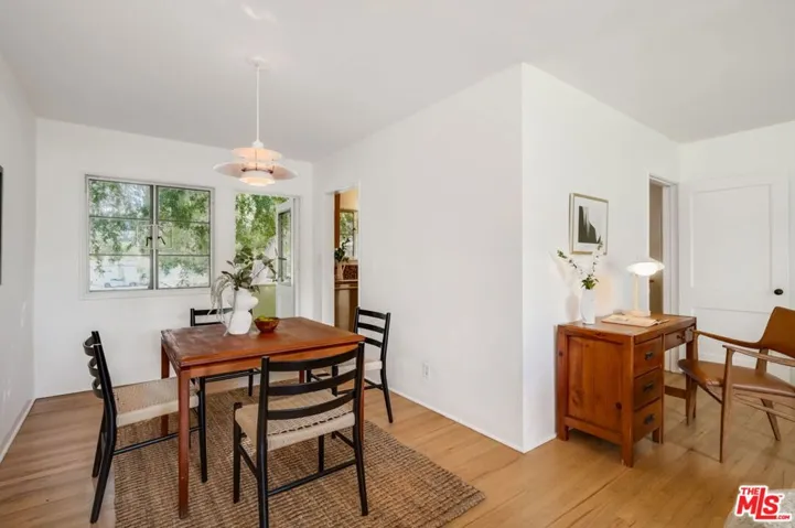 5172 1/2 Village, Los Angeles, California 90016