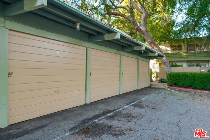 5172 1/2 Village, Los Angeles, California 90016