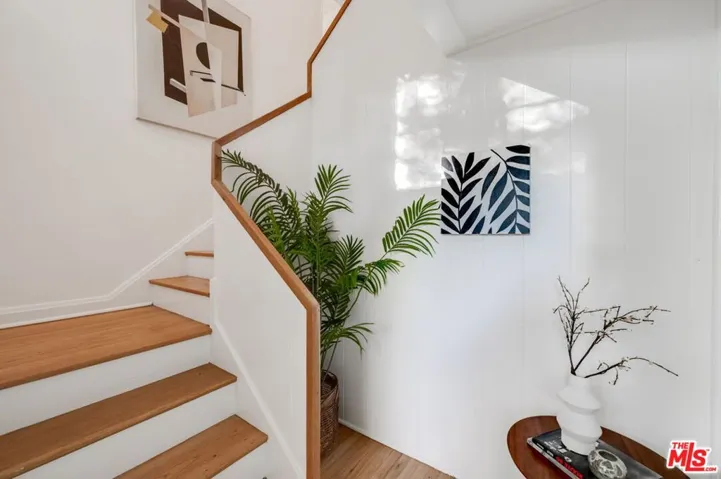 5172 1/2 Village, Los Angeles, California 90016