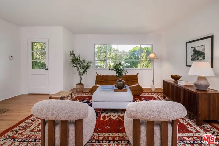 5172 1/2 Village, Los Angeles, California 90016