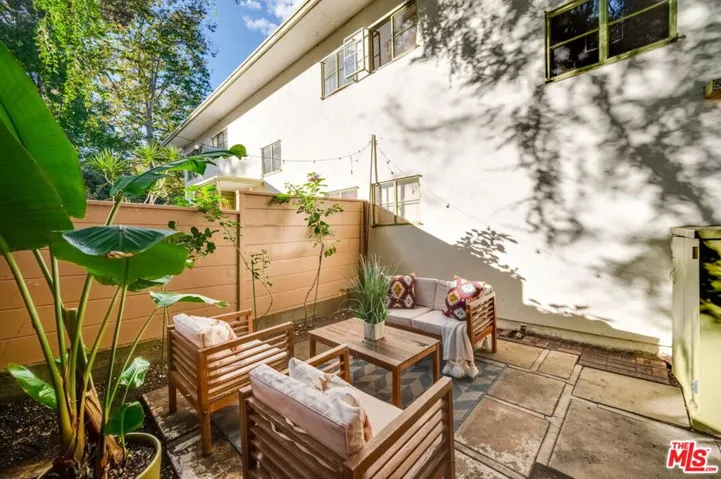 5172 1/2 Village, Los Angeles, California 90016