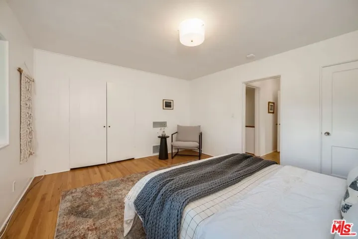 5172 1/2 Village, Los Angeles, California 90016
