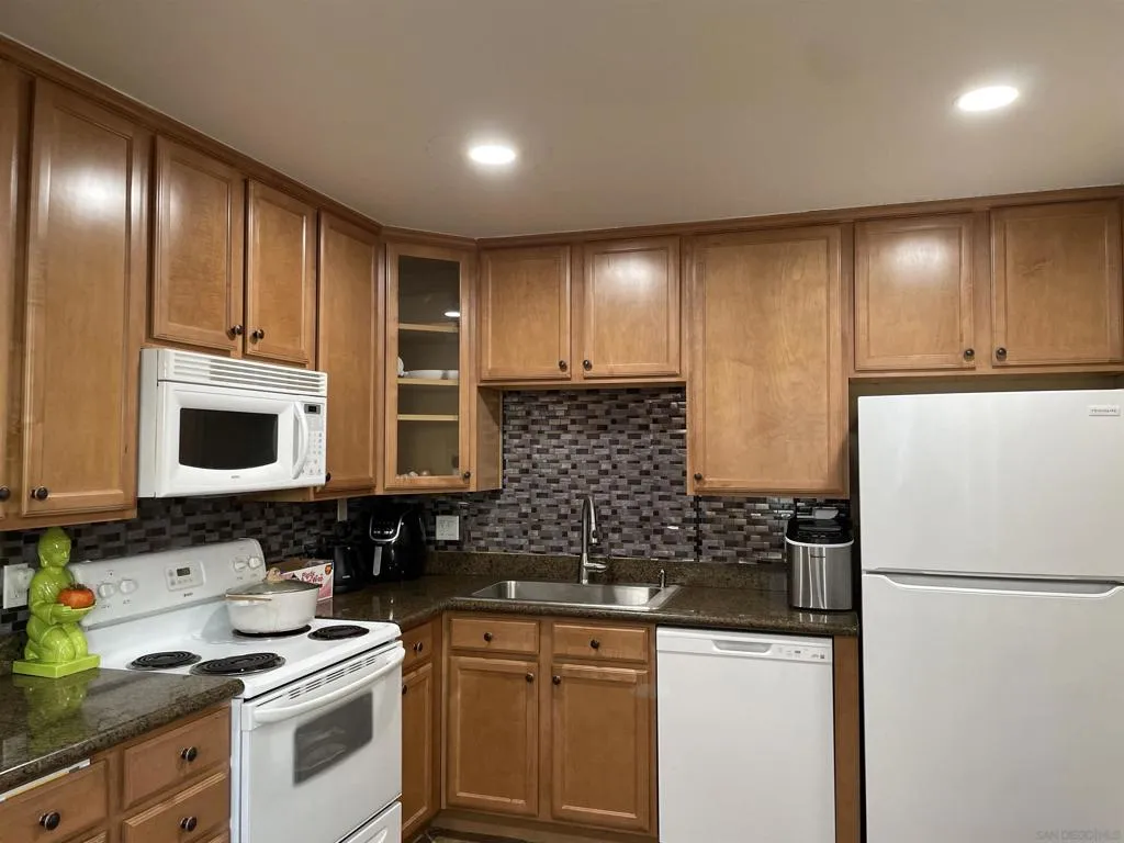 6333 College Grove Way 5110, San Diego, California 92115 home-pic-3