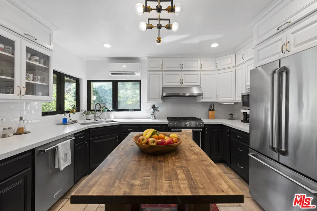 840 Country Club Drive, Burbank, California 91501 home-pic-14