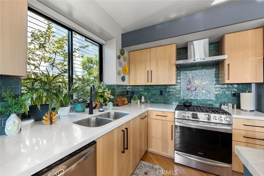2850 Signal Pointe, Signal Hill, California 90755 home-pic-11