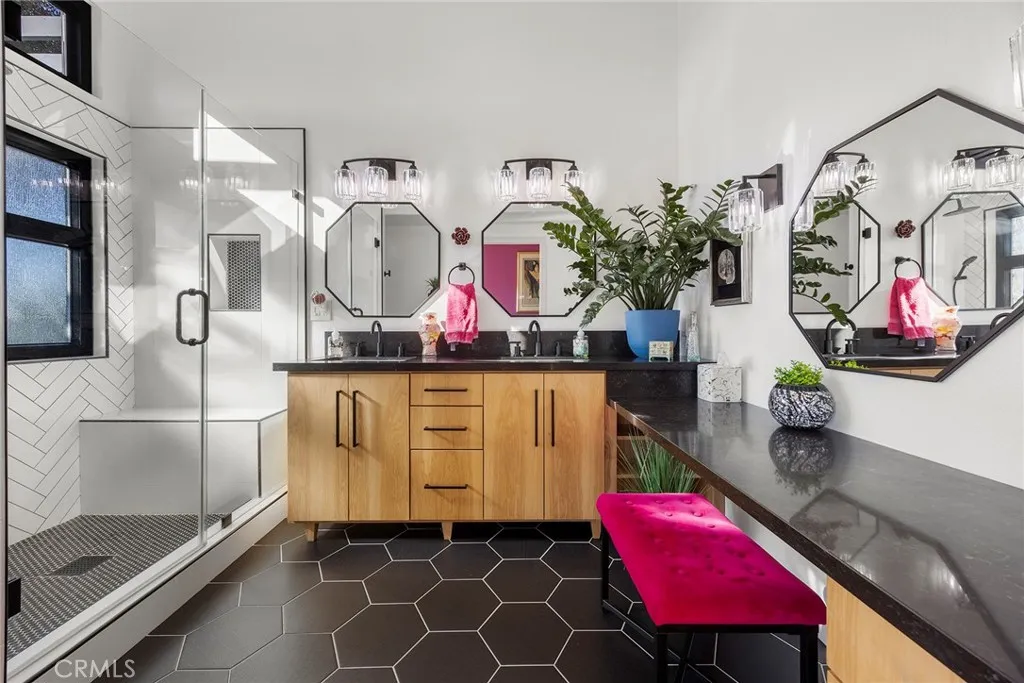 2850 Signal Pointe, Signal Hill, California 90755 home-pic-23