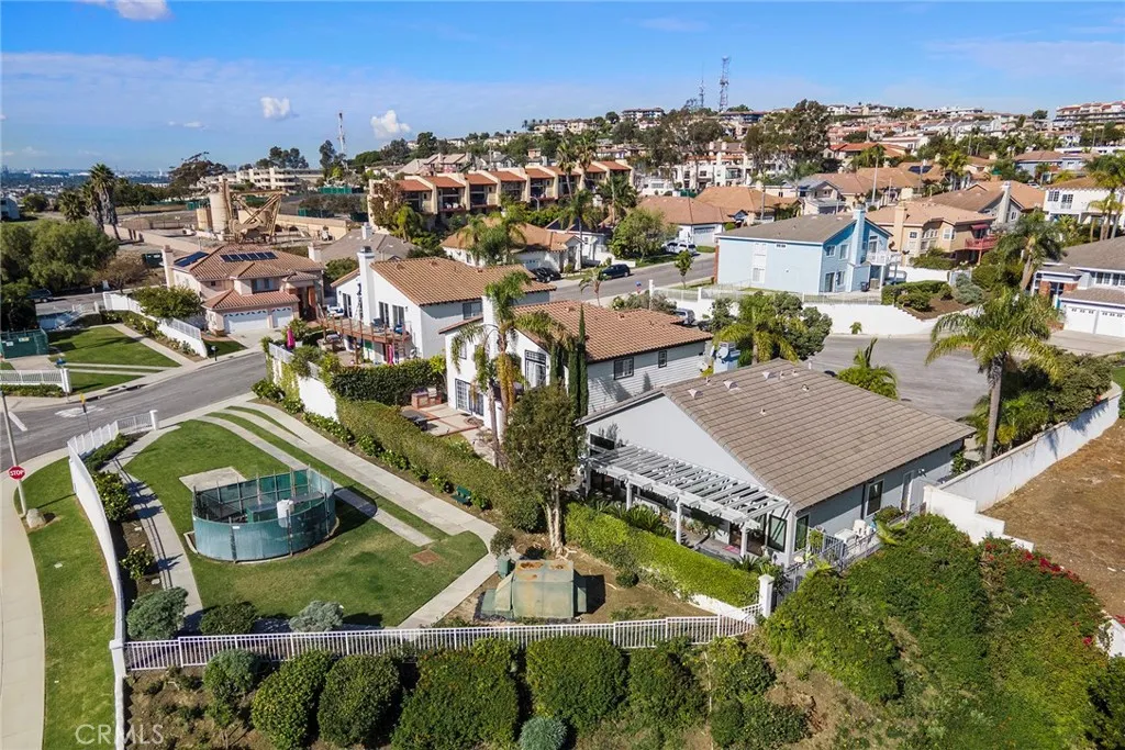 2850 Signal Pointe, Signal Hill, California 90755 home-pic-2