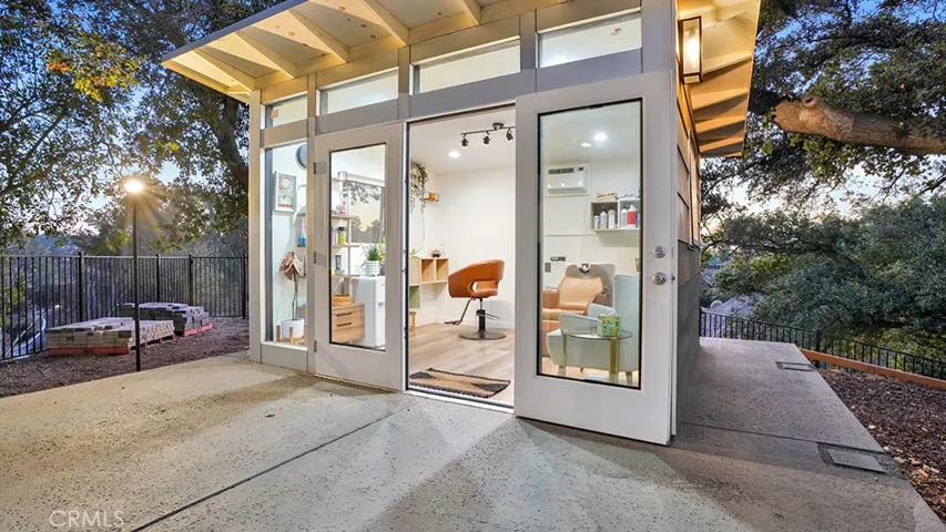 Custom Beauty Salon (surrounded by Million Dollar Views) which could be used for a number of other things. Home Office, Personal Gym, Changing Room, Etc.