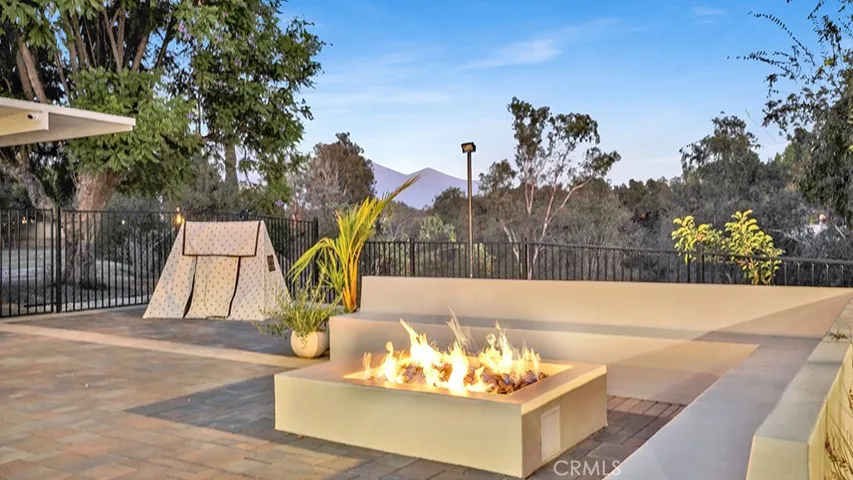 Outdoor Fire Pit, lots of Seating and AMAZING Views.
