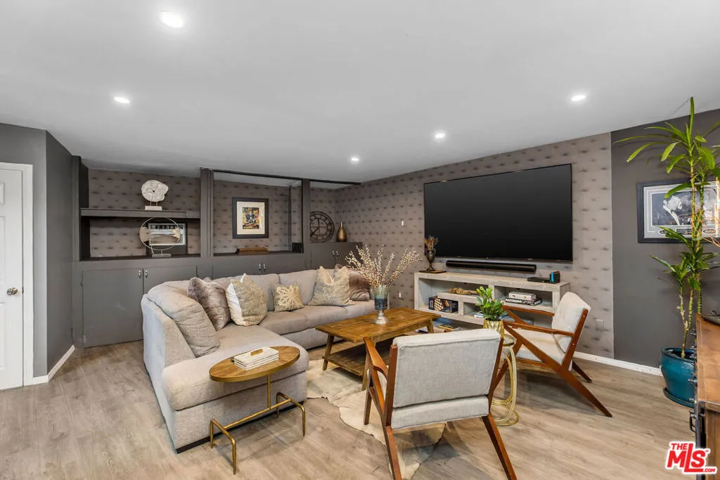 1641 N Crescent Heights Boulevard, Los Angeles, California 90069 home-pic-27