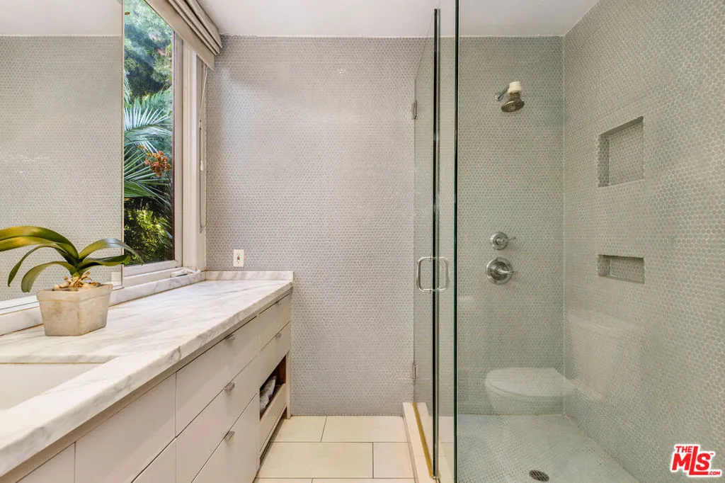 1641 N Crescent Heights Boulevard, Los Angeles, California 90069 home-pic-19