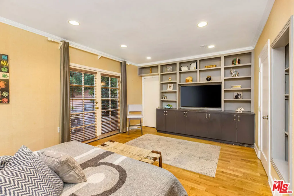 1641 N Crescent Heights Boulevard, Los Angeles, California 90069 home-pic-24