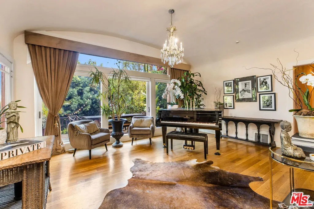 1641 N Crescent Heights Boulevard, Los Angeles, California 90069 home-pic-7