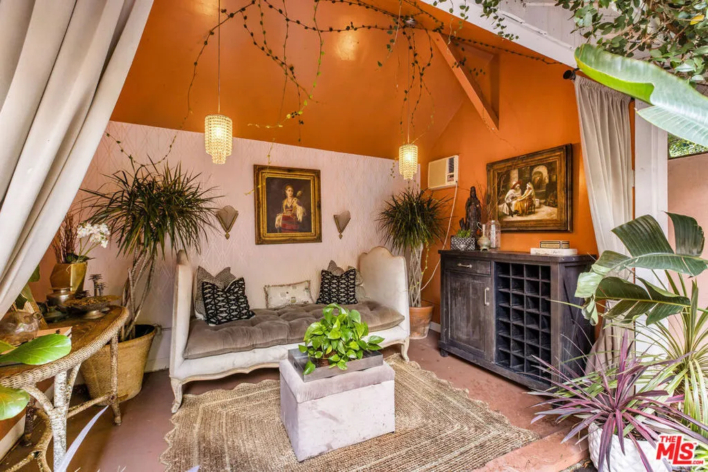 1641 N Crescent Heights Boulevard, Los Angeles, California 90069 home-pic-44